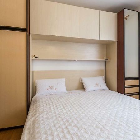 Casa Sofia Apartment เวอร์ซาร์ ภายนอก รูปภาพ