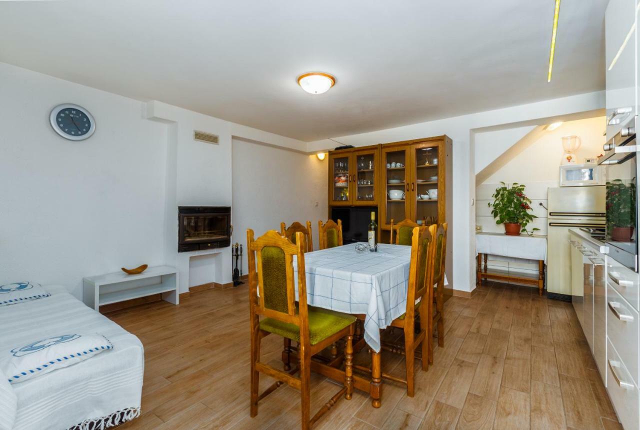 Casa Sofia Apartment เวอร์ซาร์ ภายนอก รูปภาพ